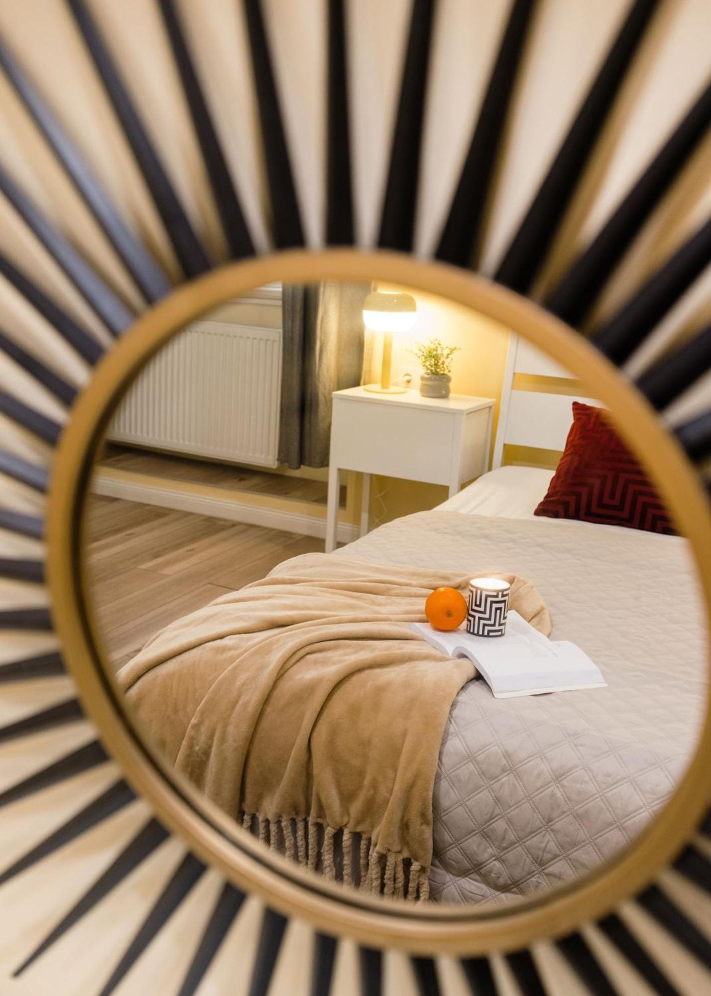 Appartamento Experience City Nightlife From A Sleek Lavish Pad Budapest Esterno foto